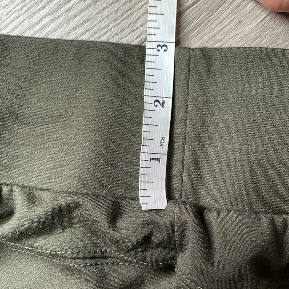 Sandwich_ Great quality active leggings in a army green - Picture 7 of 8